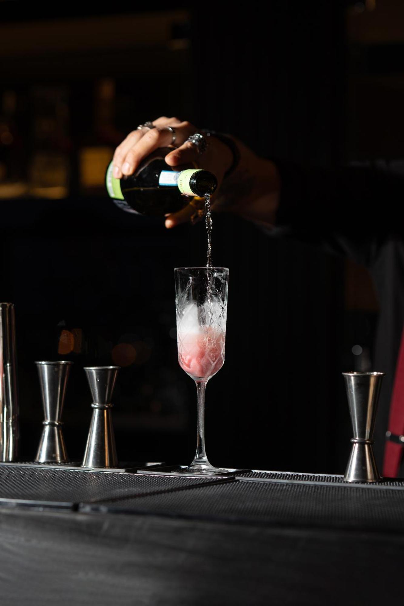 Windsor Hotel & Convention Center イスタンブール エクステリア 写真 Preparation of a French 75