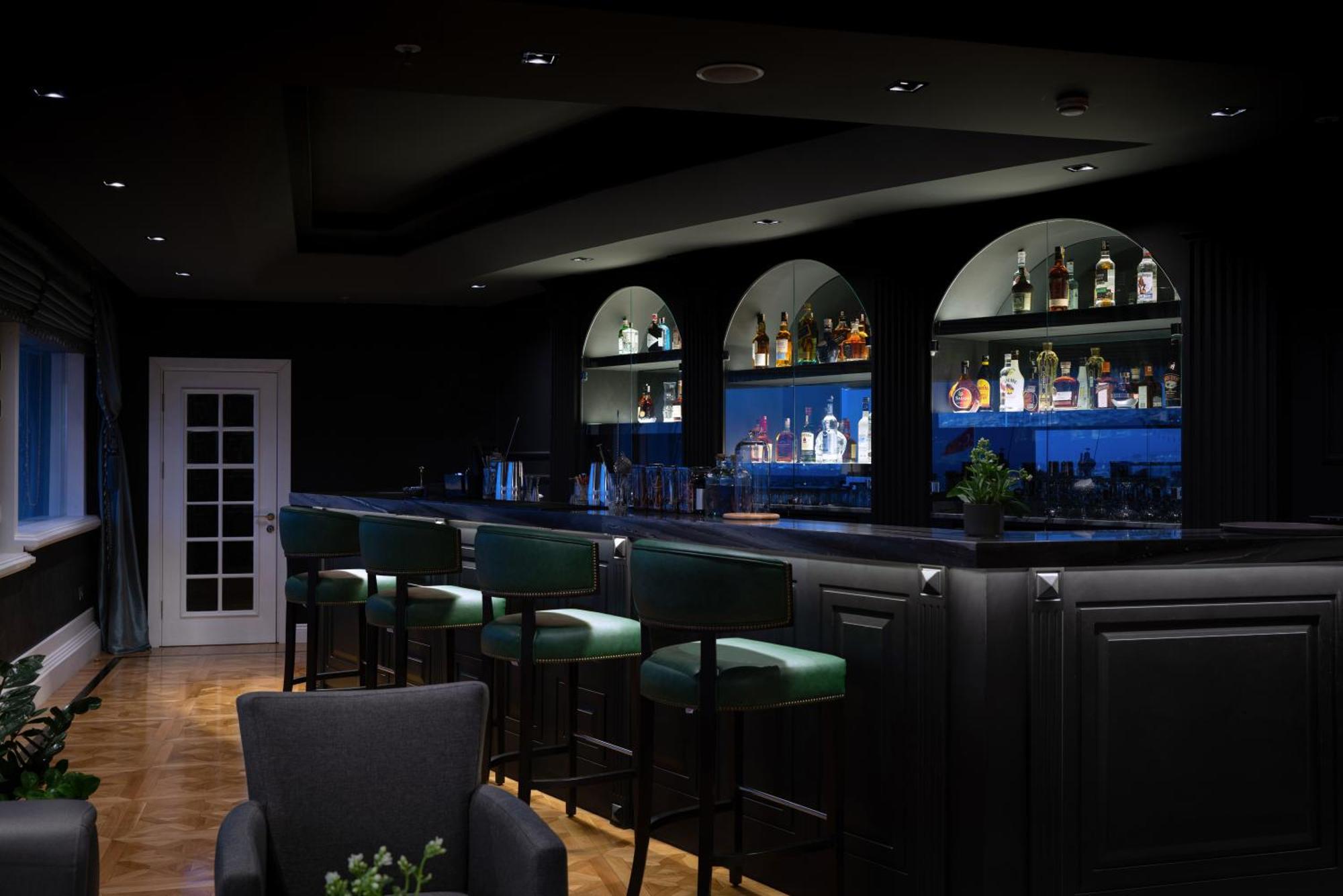 Windsor Hotel & Convention Center イスタンブール エクステリア 写真 The bar at the 2010 London Olympics