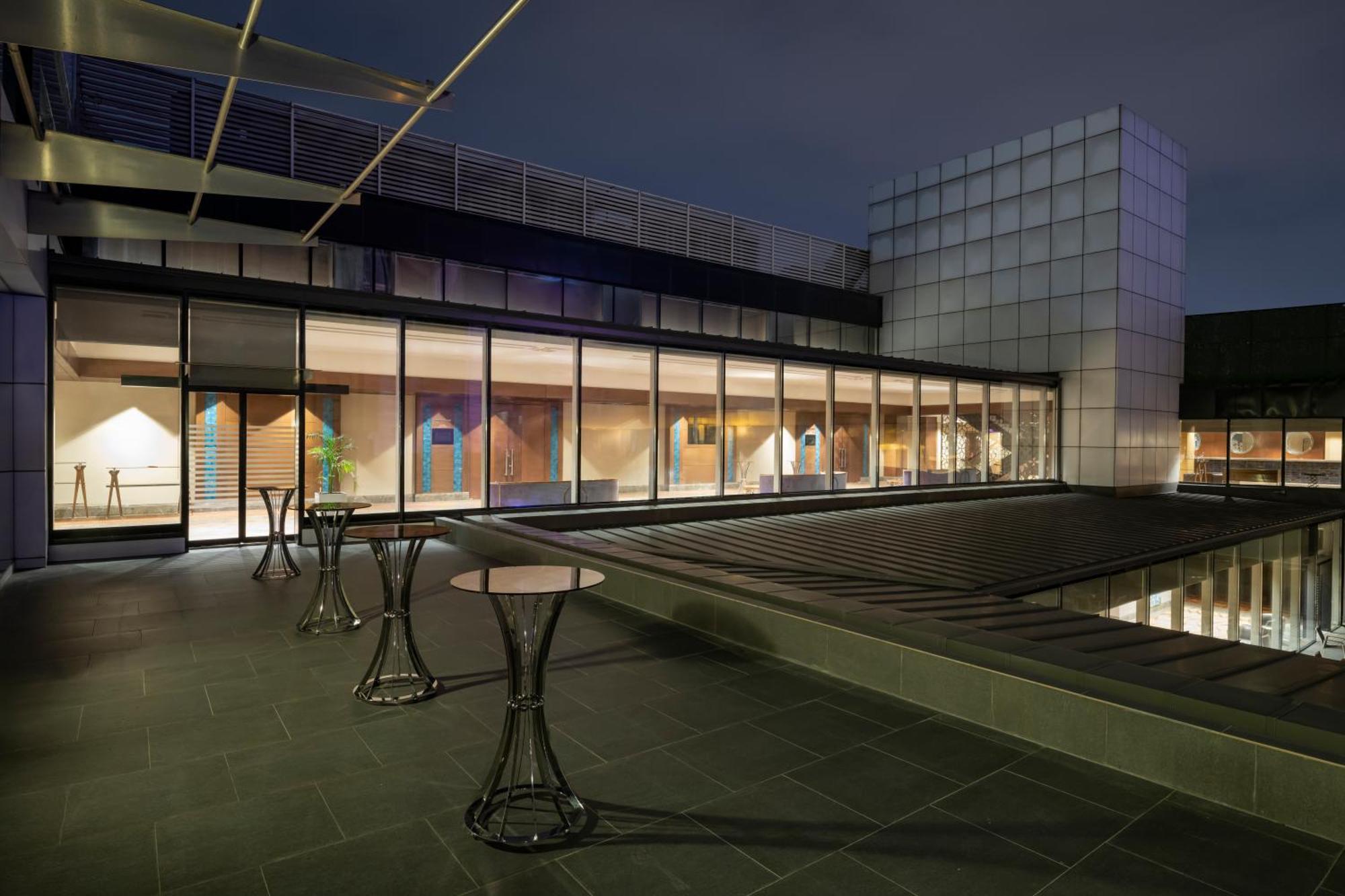 Windsor Hotel & Convention Center イスタンブール エクステリア 写真 The 10th floor of the building