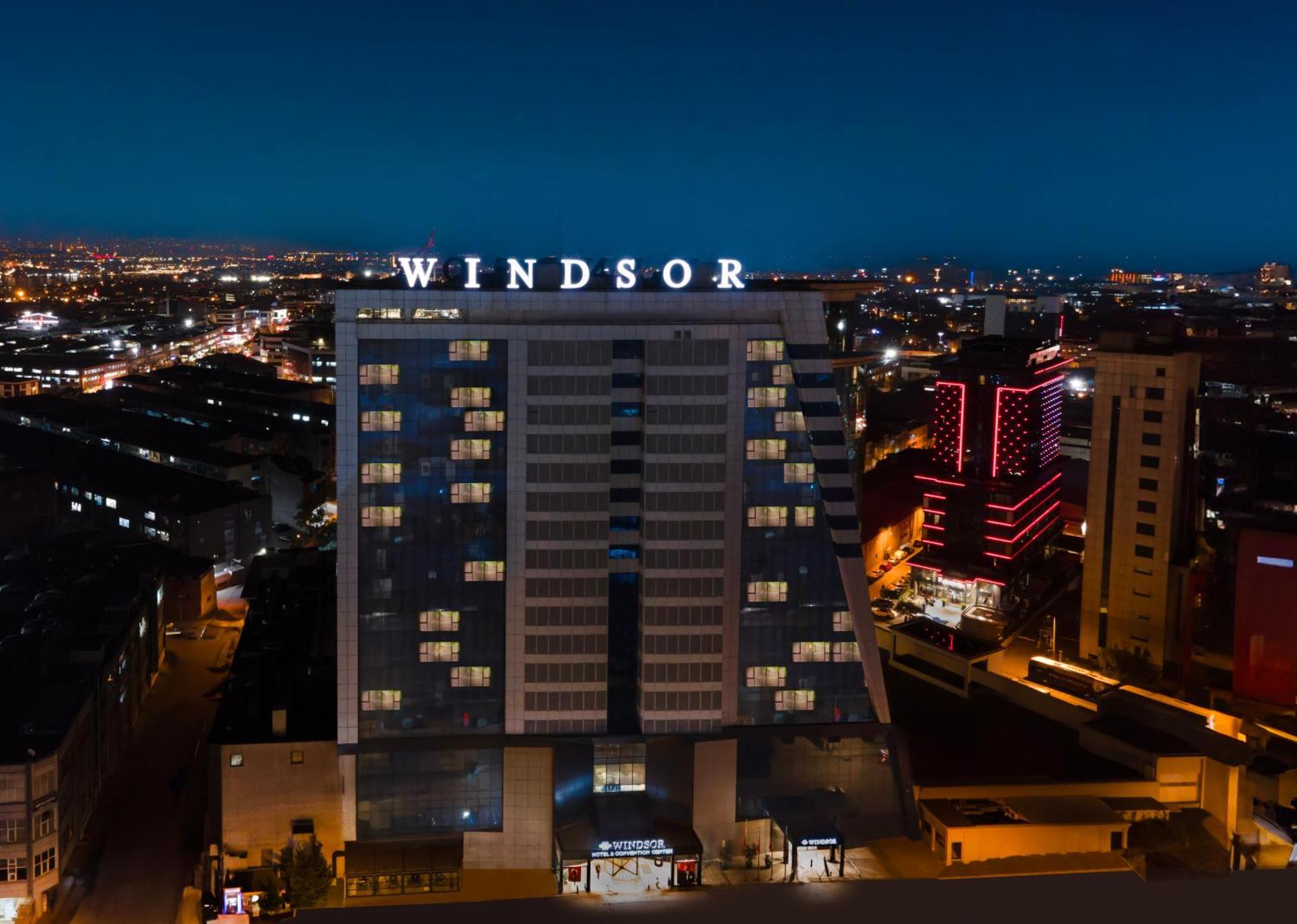 Windsor Hotel & Convention Center イスタンブール エクステリア 写真 Windsor at Night