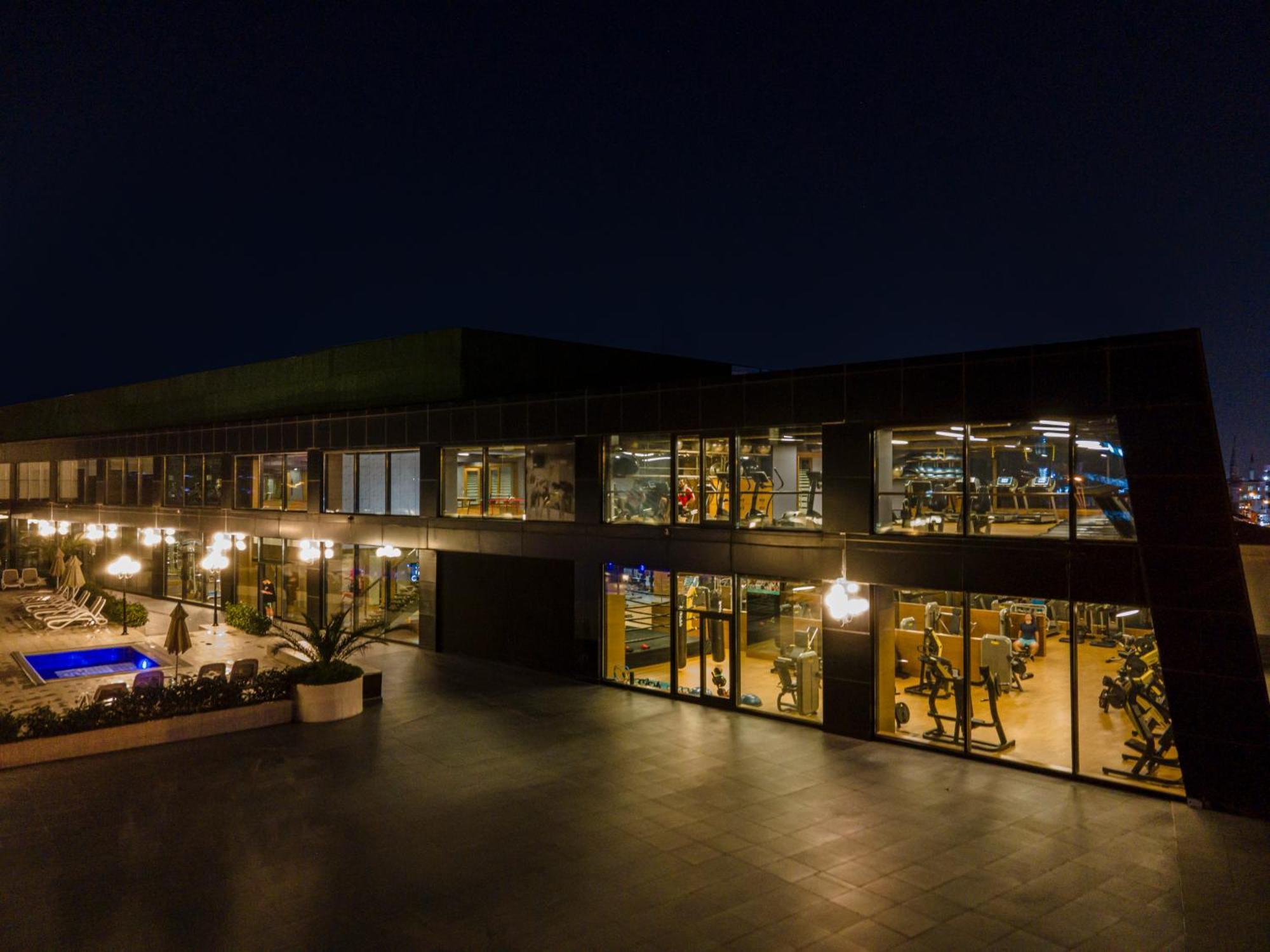Windsor Hotel & Convention Center イスタンブール エクステリア 写真 The gym at the hotel
