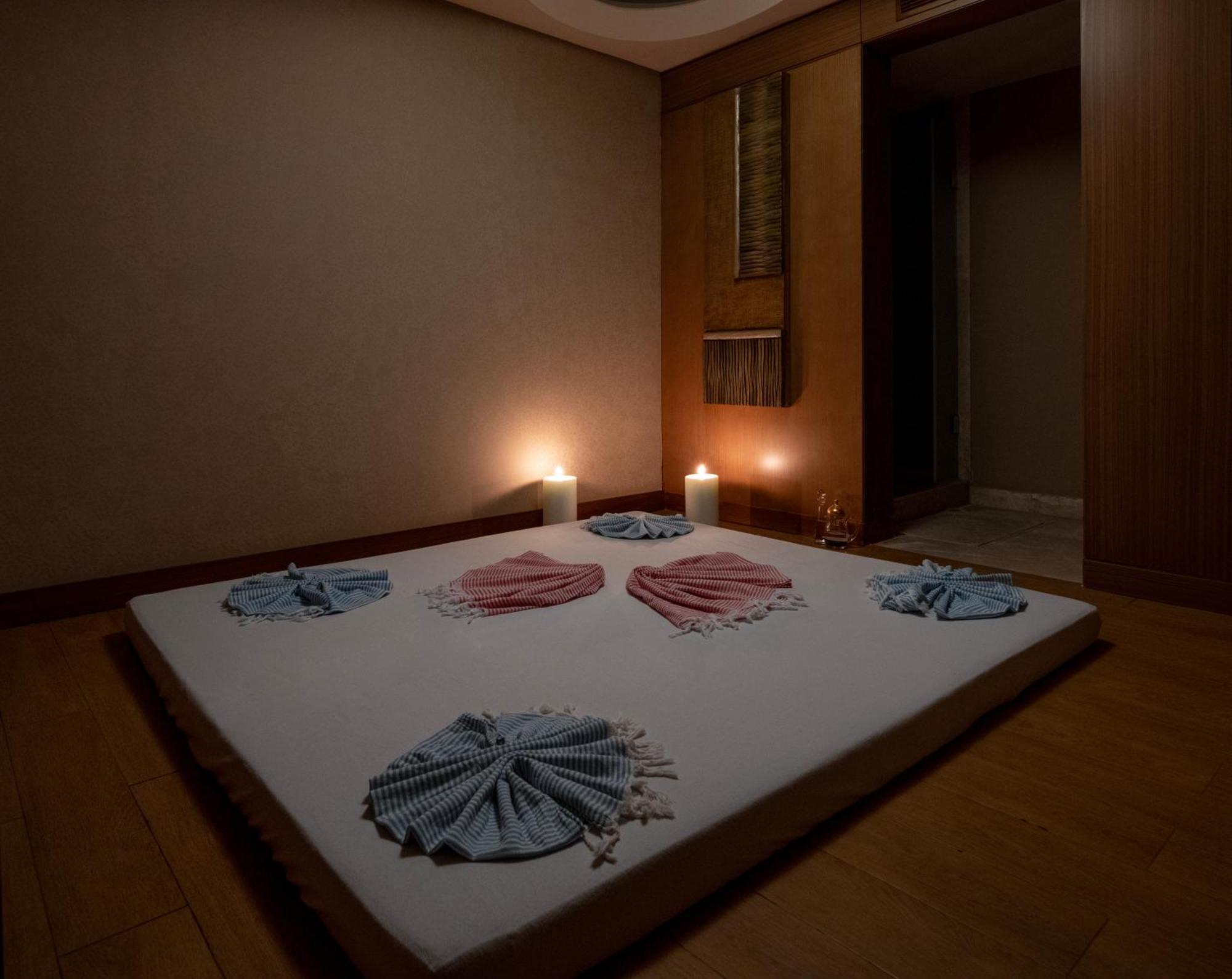 Windsor Hotel & Convention Center イスタンブール エクステリア 写真 A massage bed