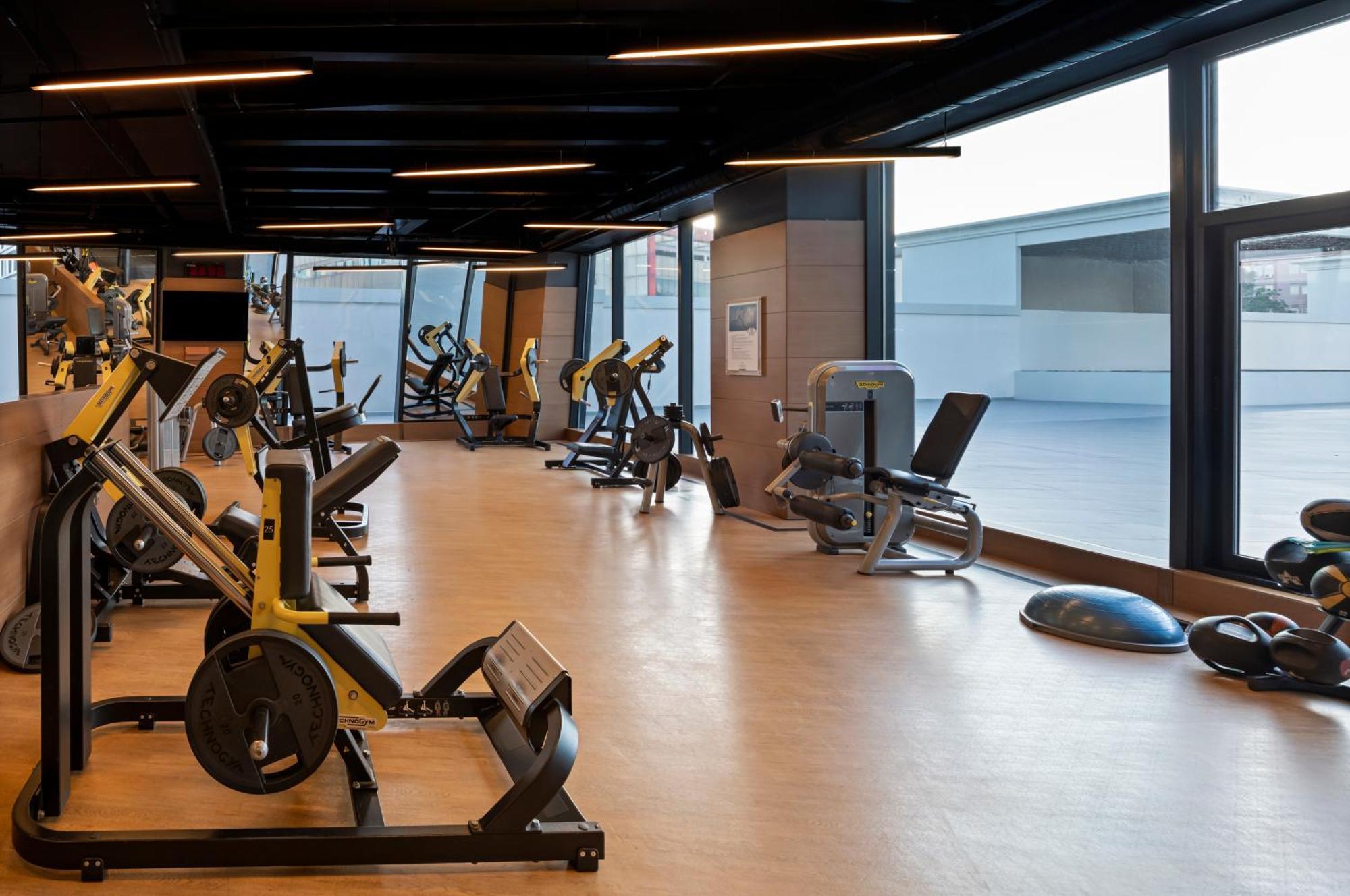 Windsor Hotel & Convention Center イスタンブール エクステリア 写真 The gym at the hotel