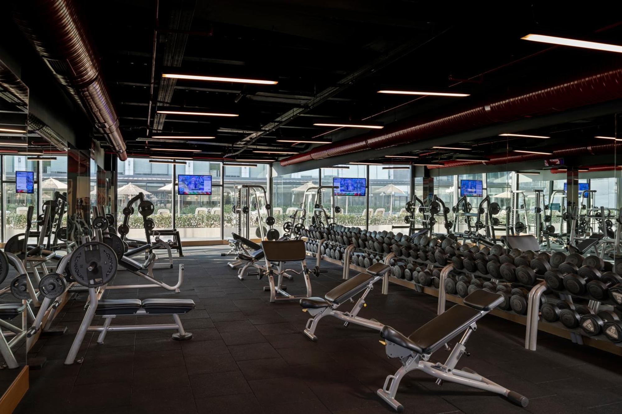 Windsor Hotel & Convention Center イスタンブール エクステリア 写真 The gym at the University of Roehampton