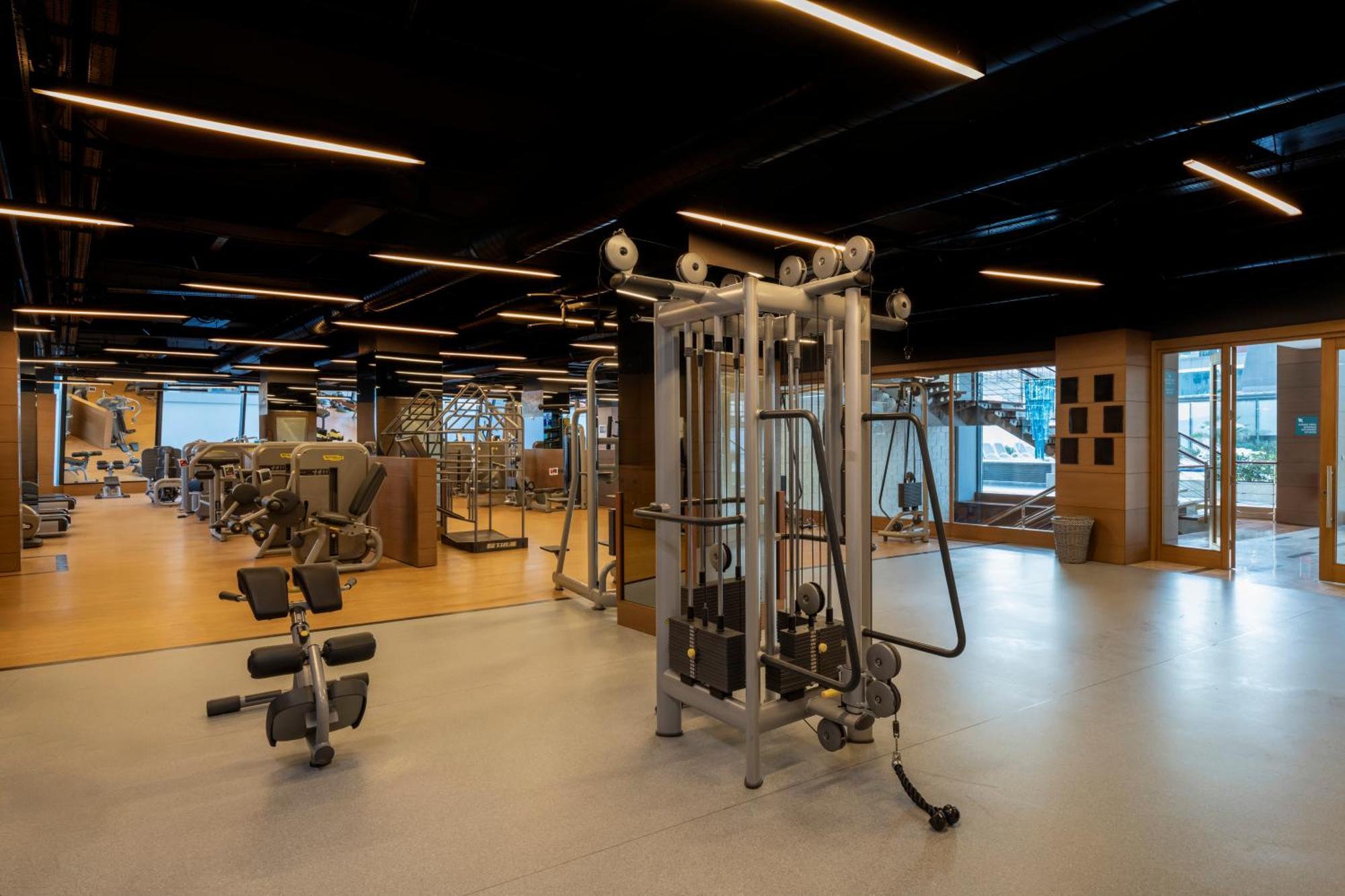 Windsor Hotel & Convention Center イスタンブール エクステリア 写真 The gym at the hotel