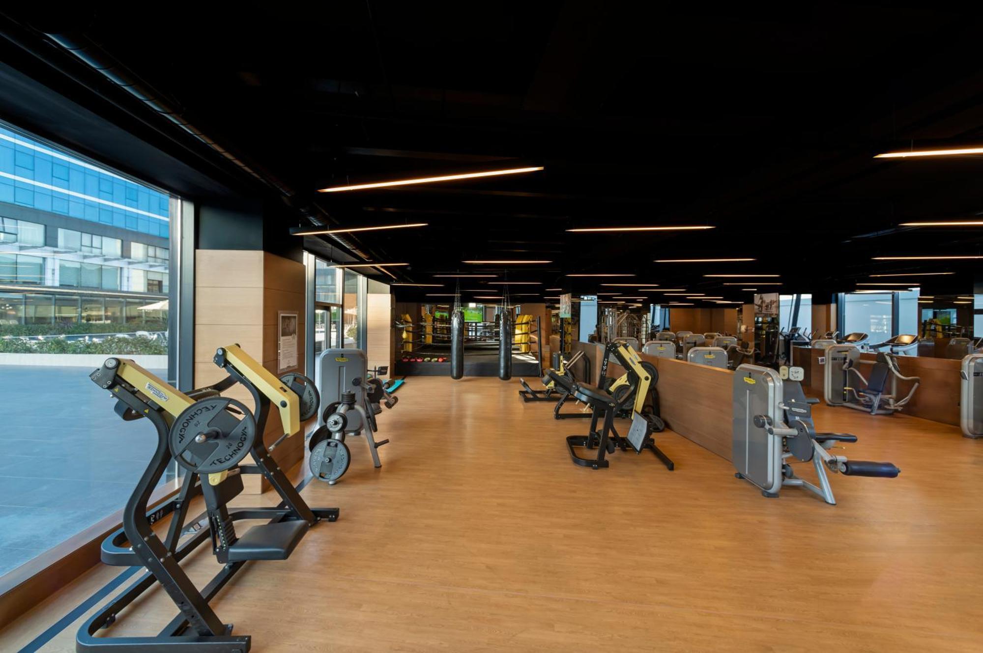Windsor Hotel & Convention Center イスタンブール エクステリア 写真 The gym at the hotel
