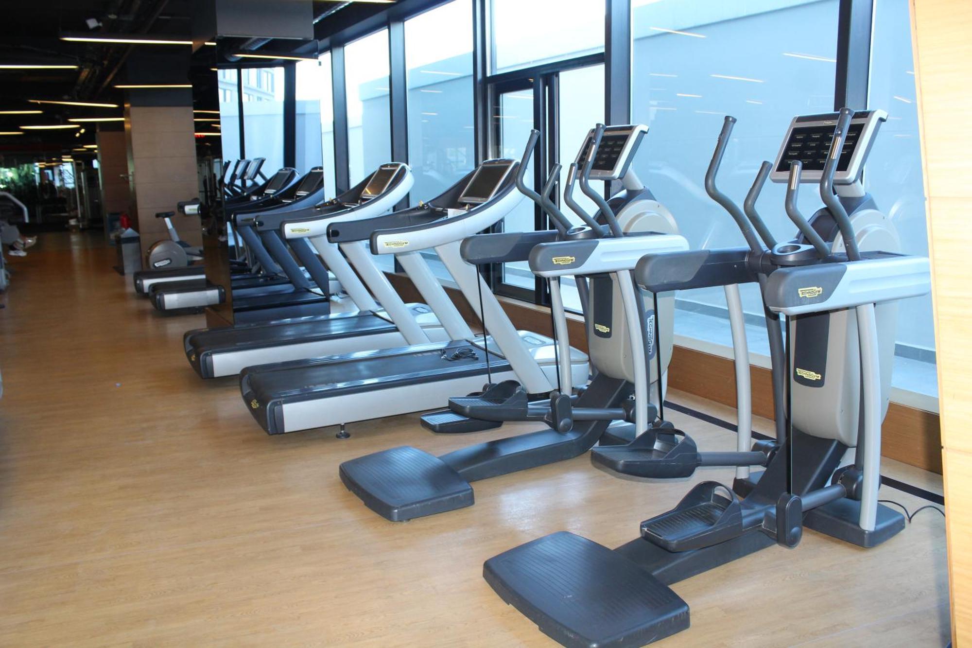 Windsor Hotel & Convention Center イスタンブール エクステリア 写真 Elliptical cross trainer (right)