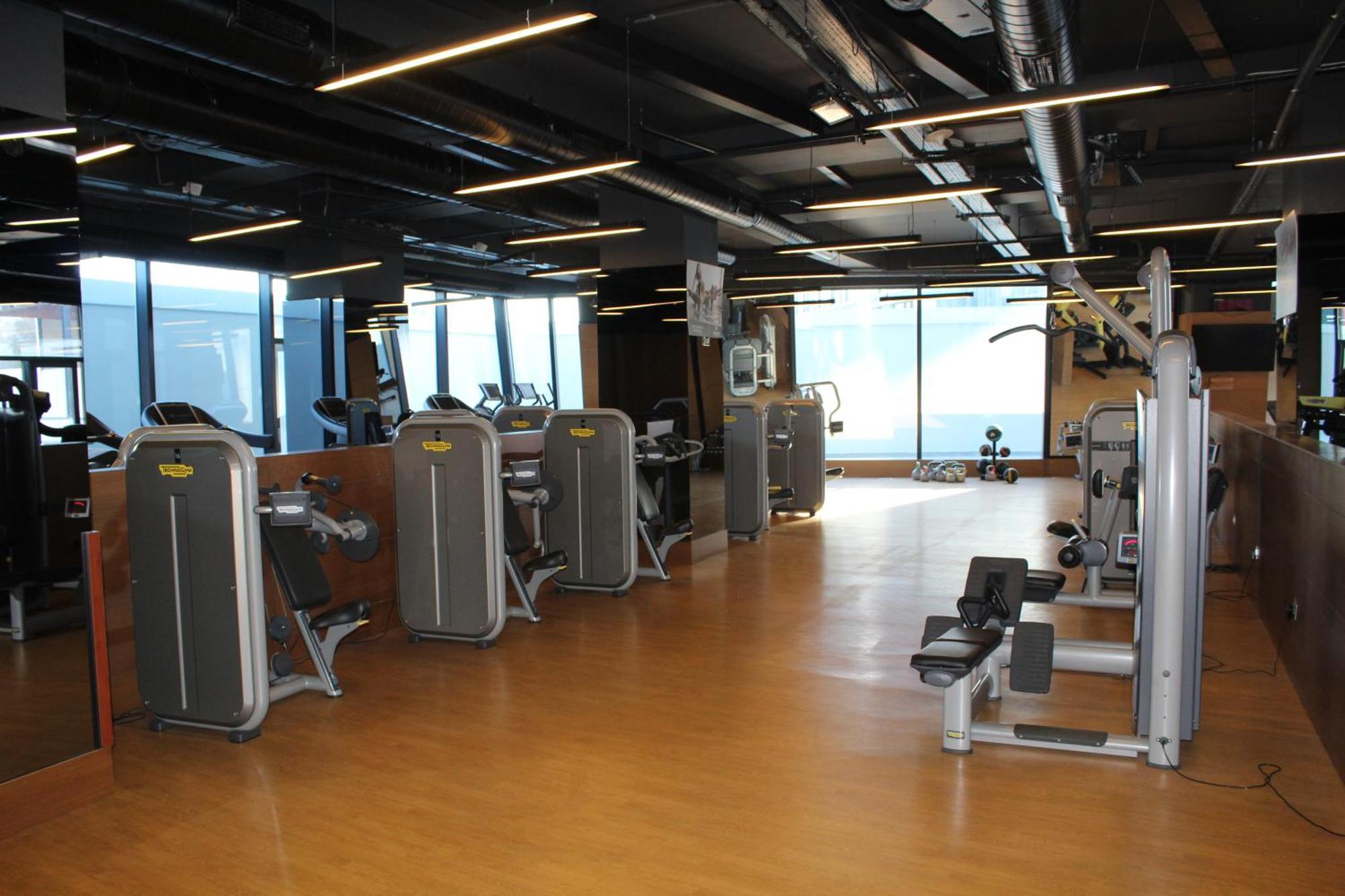 Windsor Hotel & Convention Center イスタンブール エクステリア 写真 The gym at the 100th floor