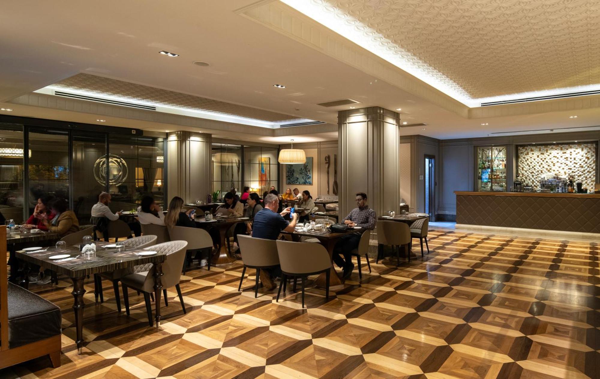 Windsor Hotel & Convention Center イスタンブール エクステリア 写真 The interior of the restaurant